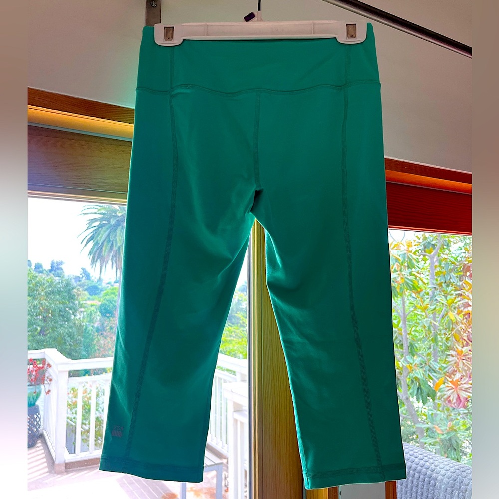 VSX Sport Knockout Capri Leggings Size Small